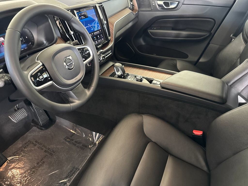 Certified 2023 Volvo XC60 B5 Plus w/ Climate Package FWD image 9