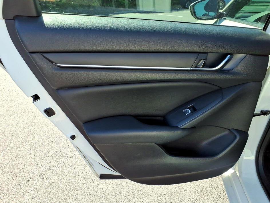 Used 2018 Honda Accord Sport image 13