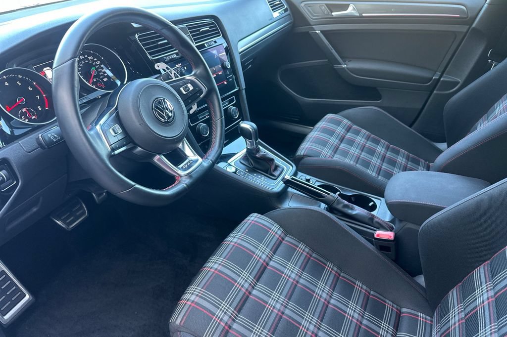 Used 2018 Volkswagen GTI SE FWD image 10