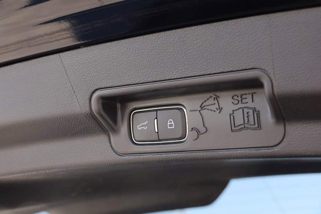 Used 2022 Ford Explorer XLT w/ Class IV Trailer Tow Package image 8