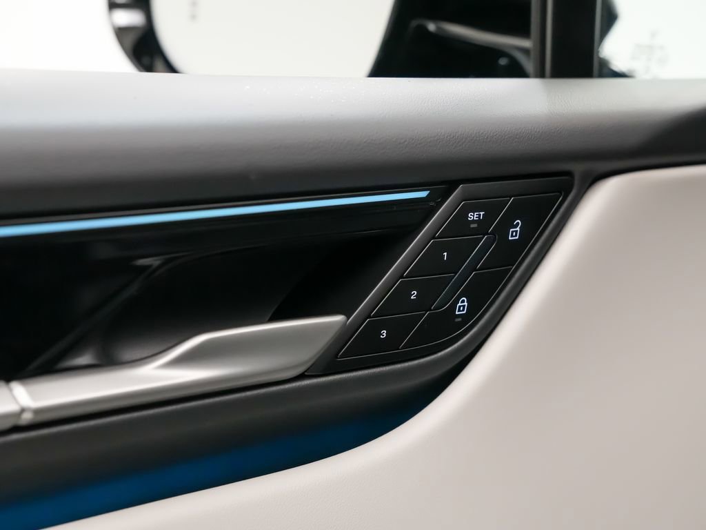 New 2026 Porsche Macan 4 Electric image 22