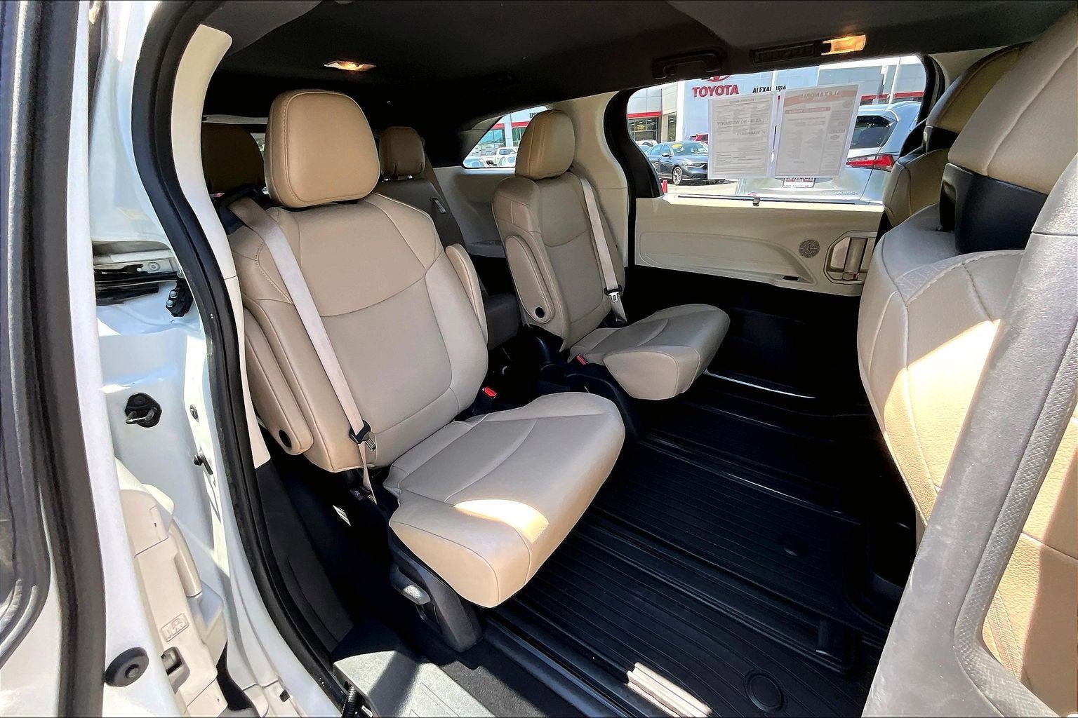 Used 2023 Toyota Sienna XLE FWD image 26