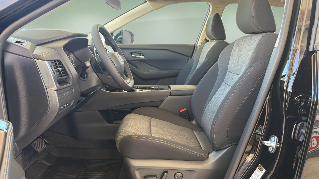 New 2026 Nissan Rogue SV AWD/4WD image 18