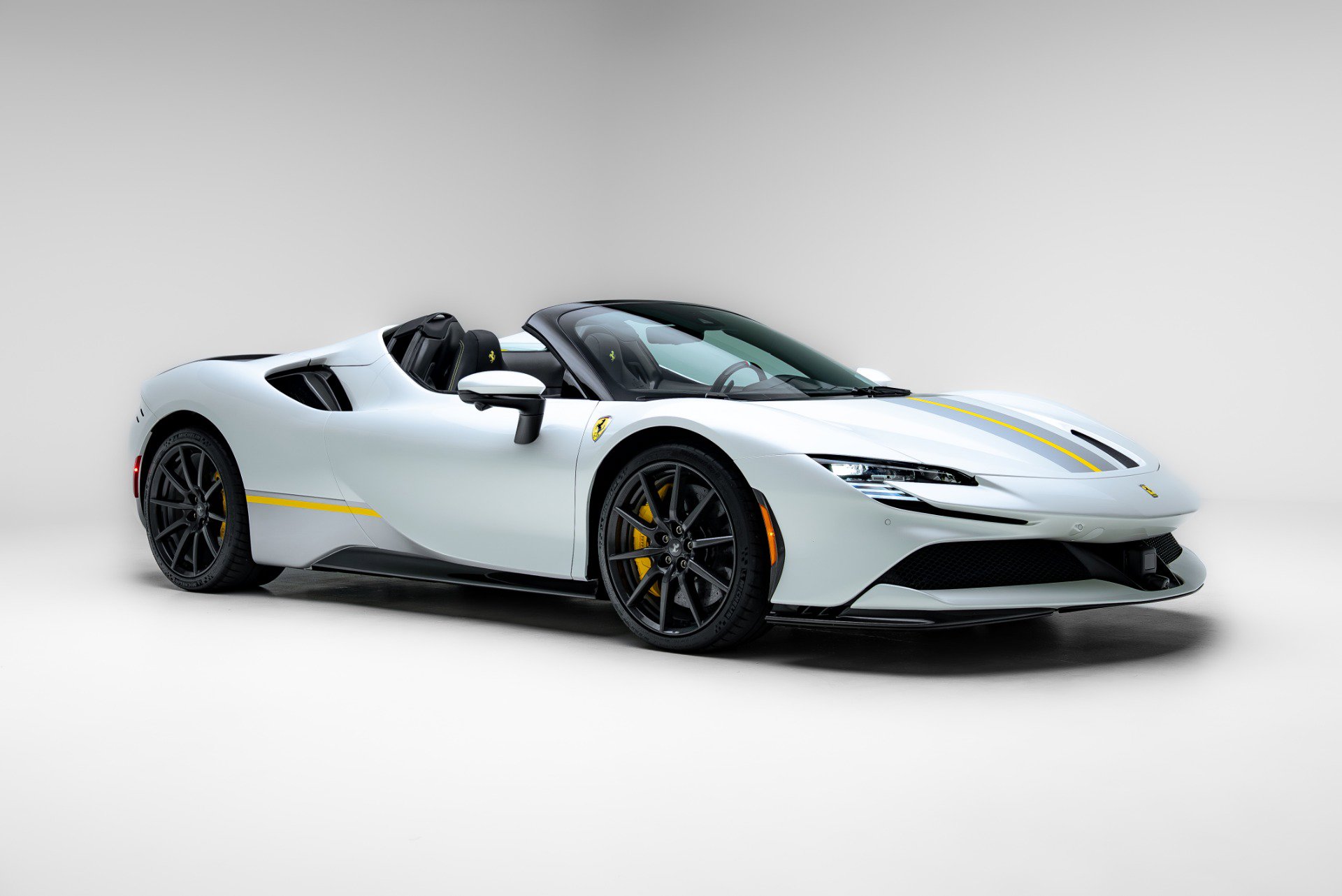 Used 2024 Ferrari SF90 Spider AWD/4WD image 10