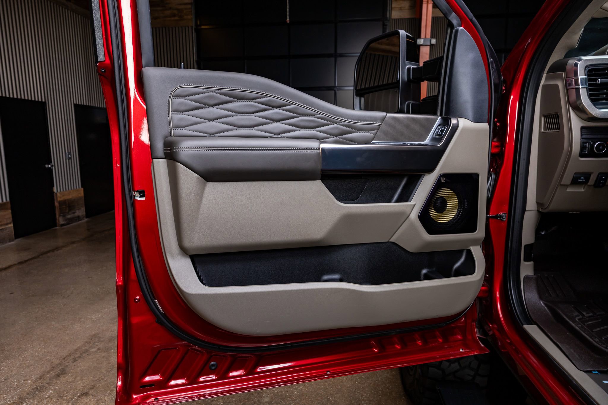 Used 2025 Ford F250 Platinum w/ Platinum Plus Package image 37