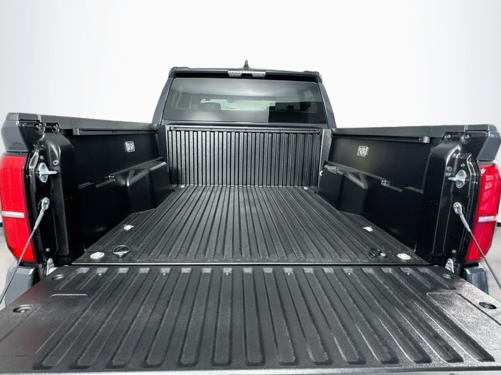 Used 2025 Toyota Tacoma SR5 AWD/4WD image 24