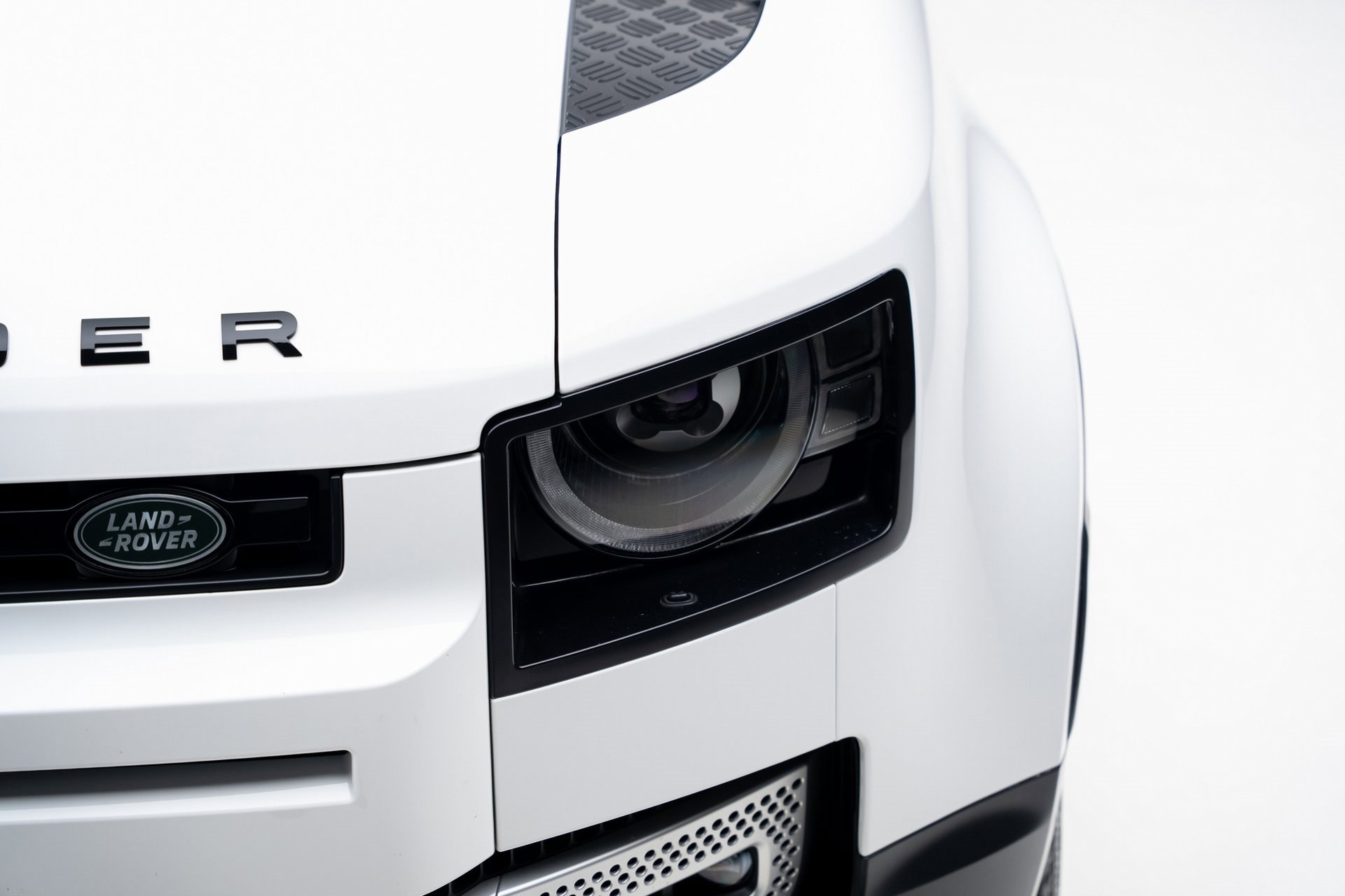 Used 2023 Land Rover Defender 130 SE image 11