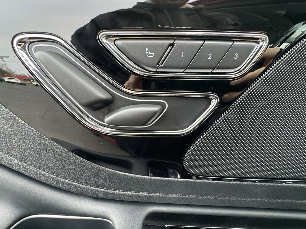 Used 2025 Lincoln Aviator Reserve w/ Jet Appearance Package image 12