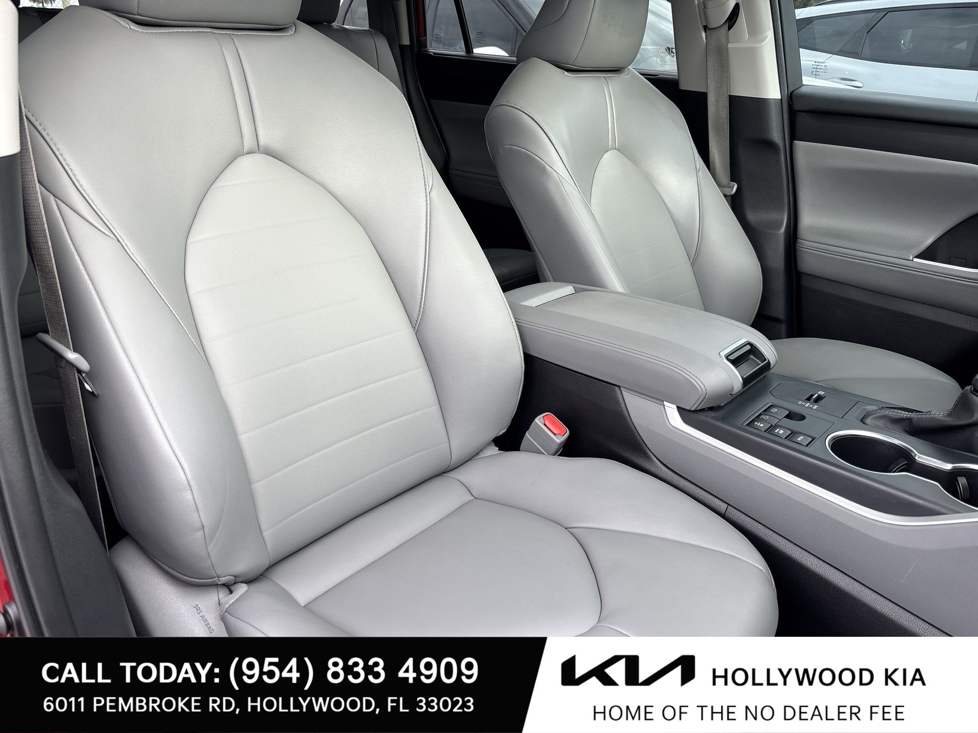 Used 2025 Toyota Highlander XLE AWD/4WD image 26