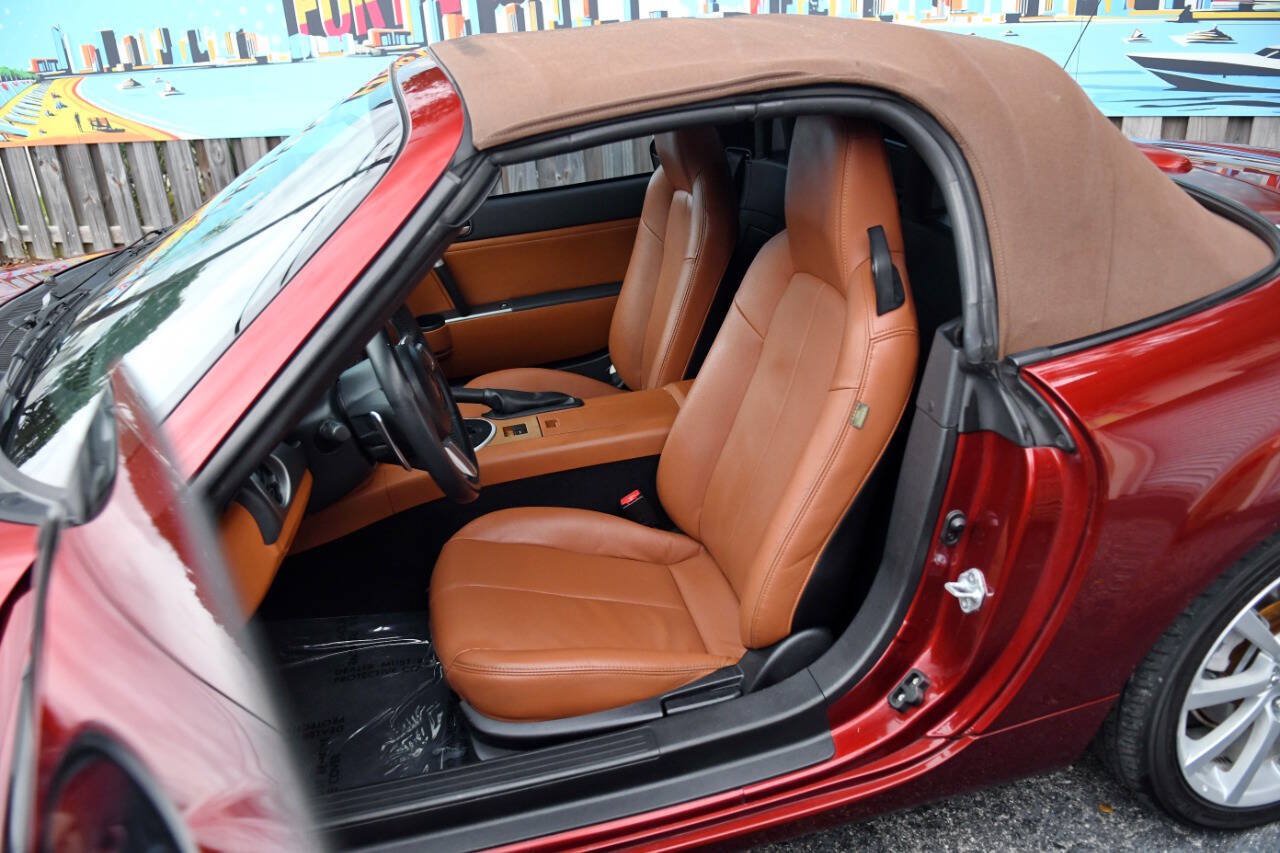 Used 2006 MAZDA MX-5 Miata Grand Touring w/ Premium Pkg RWD image 19