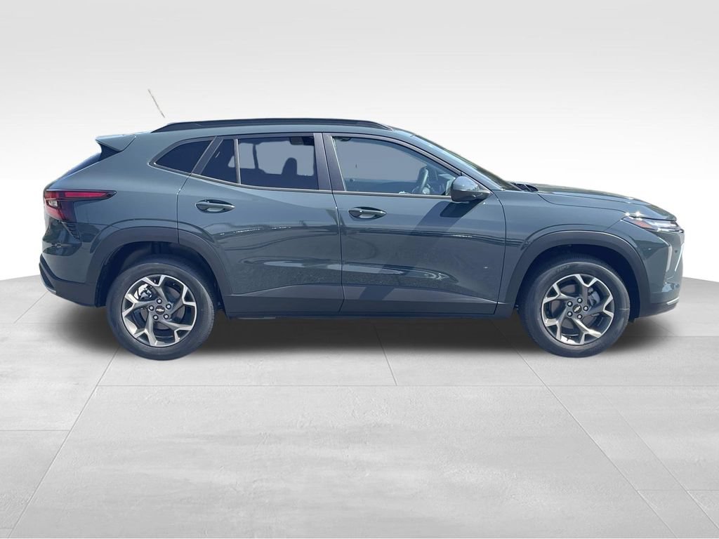 New 2026 Chevrolet Trax LT w/ Driver Confidence Package FWD image 2