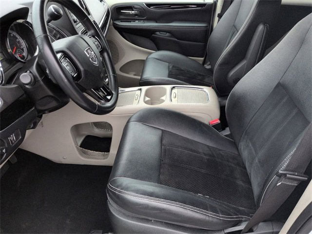 Used 2018 Dodge Grand Caravan SXT image 12