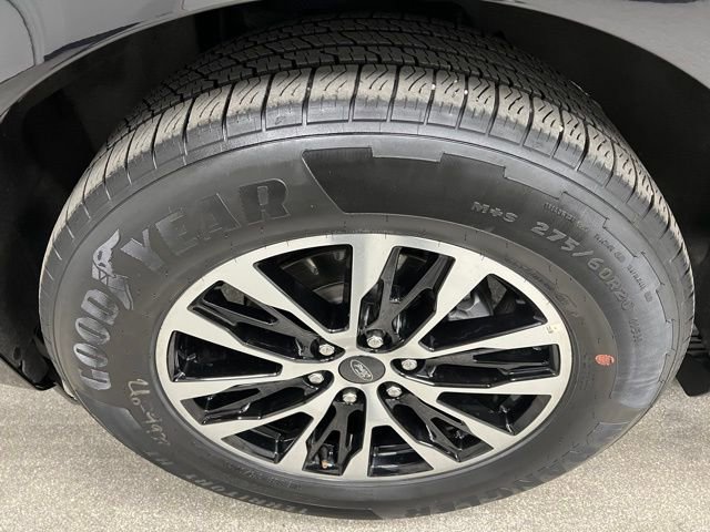 Used 2025 Ford Expedition Platinum AWD/4WD image 14