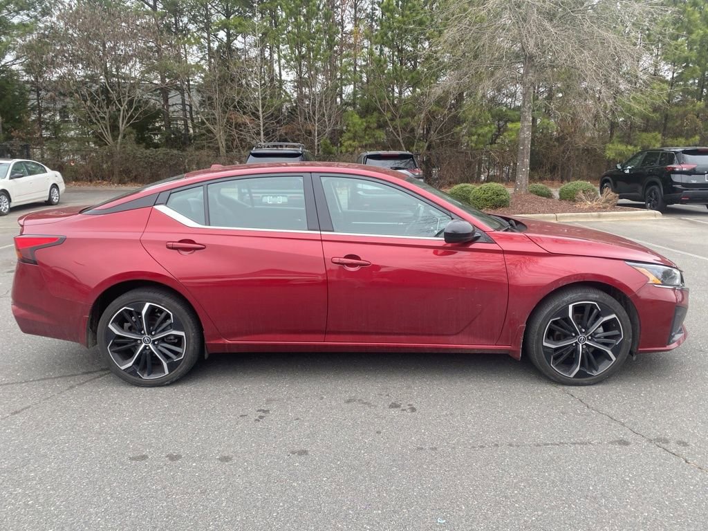 Used 2023 Nissan Altima 2.5 SR image 2