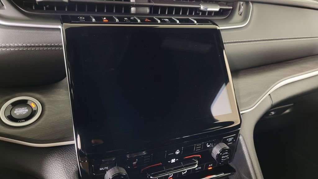 New 2025 Jeep Grand Cherokee Limited image 21