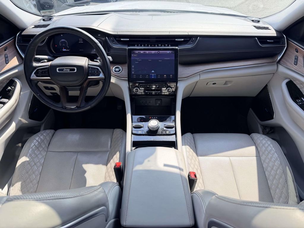 Used 2022 Jeep Grand Cherokee Summit w/ Adv Protech Group IV AWD/4WD image 2