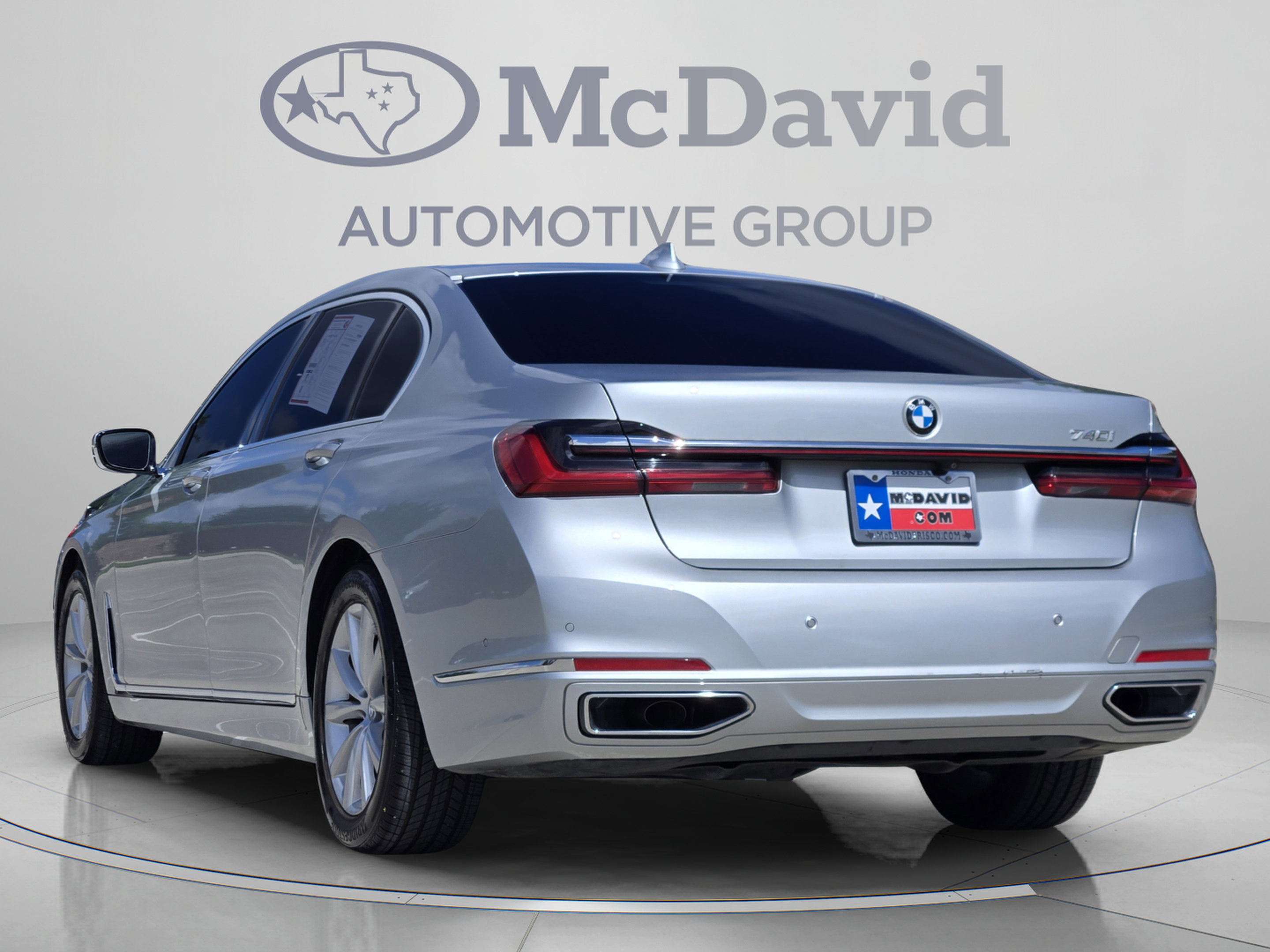 Used 2020 BMW 740i w/ Premium Package RWD image 4