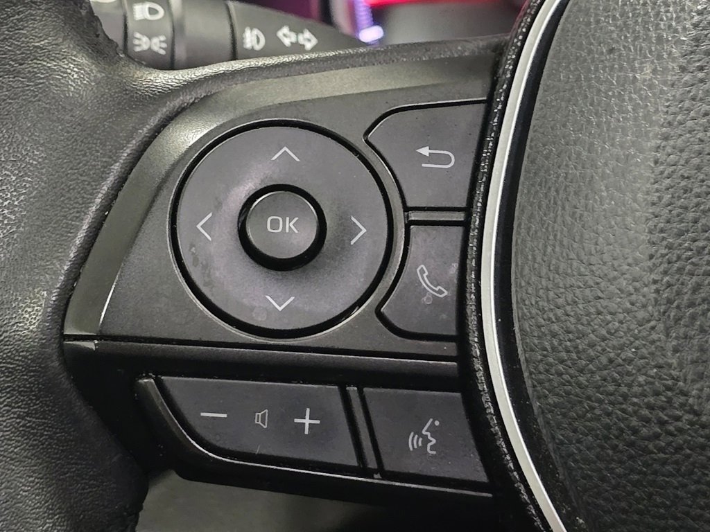 Used 2021 Toyota RAV4 XLE Premium image 32