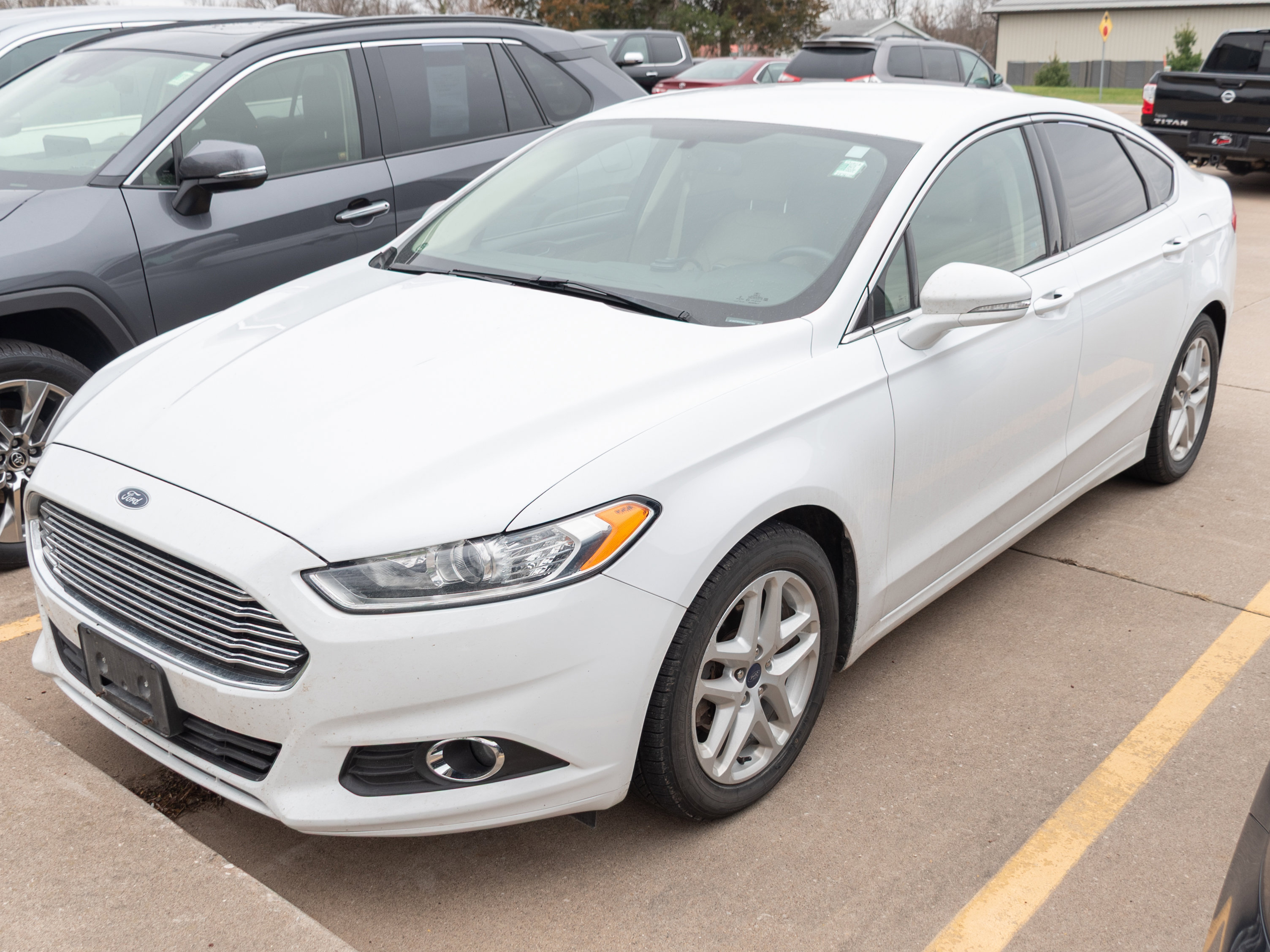 Used 2014 Ford Fusion SE w/ Equipment Group 202A image 4