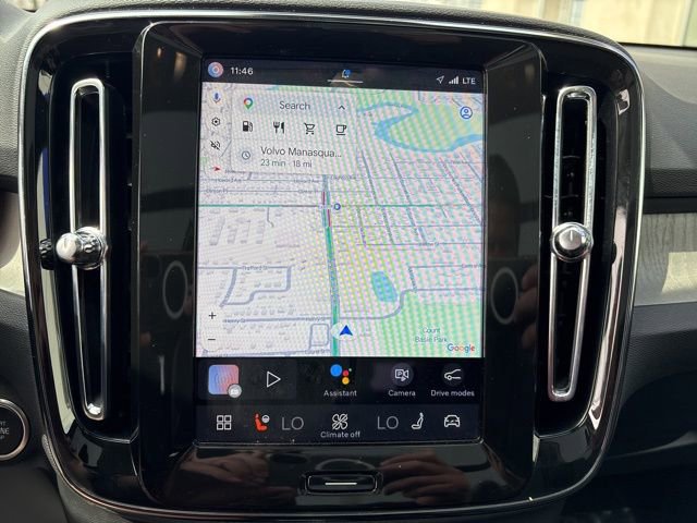 Used 2025 Volvo XC40 B5 Plus image 23