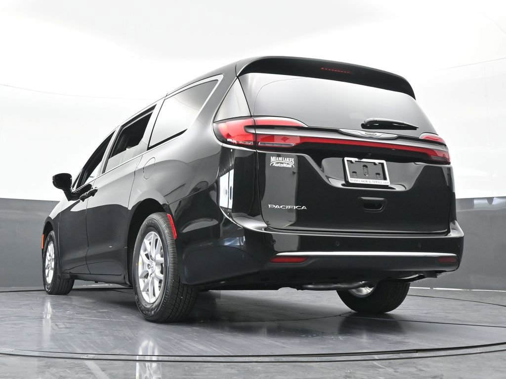 New 2026 Chrysler Pacifica Select image 59