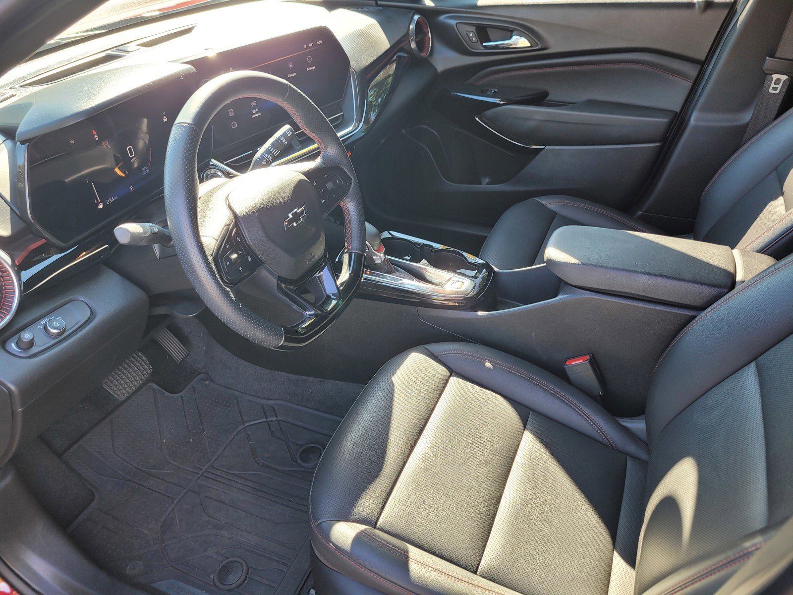 Used 2025 Chevrolet Trax RS w/ Driver Confidence Package image 17