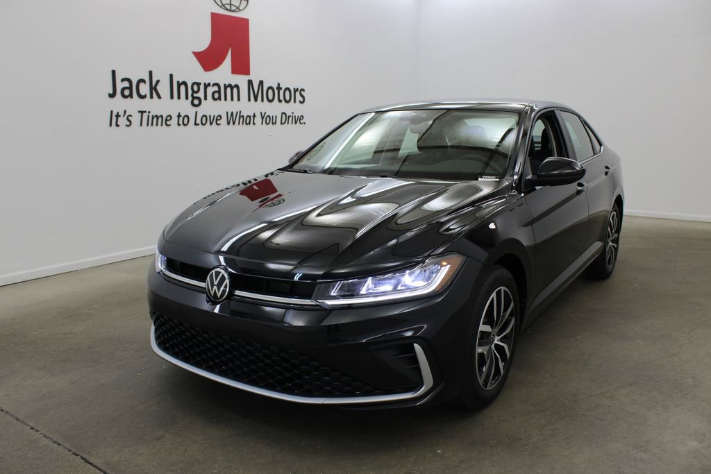 New 2026 Volkswagen Jetta SE image 2