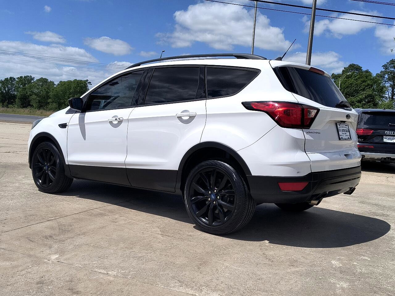 Used 2019 Ford Escape SE image 4
