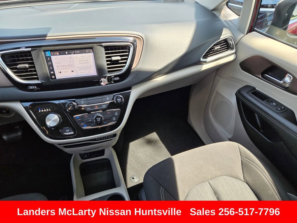 Used 2023 Chrysler Voyager LX FWD image 17