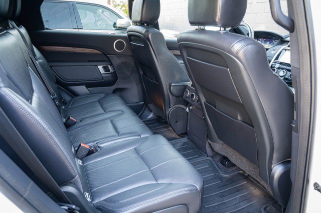 Used 2020 Land Rover Discovery HSE image 40