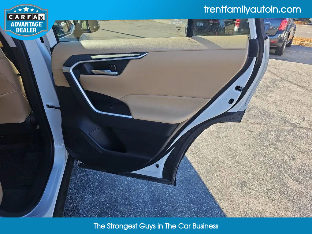 Used 2021 Toyota RAV4 XLE Premium image 38