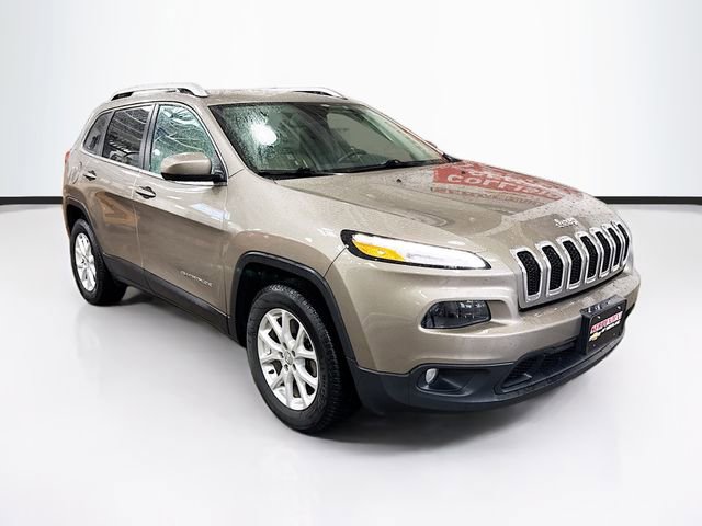 Used 2017 Jeep Cherokee Latitude w/ True North Edition AWD/4WD image 3