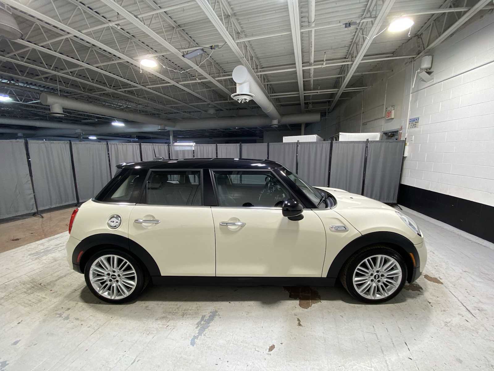 Used 2018 MINI Cooper S image 27