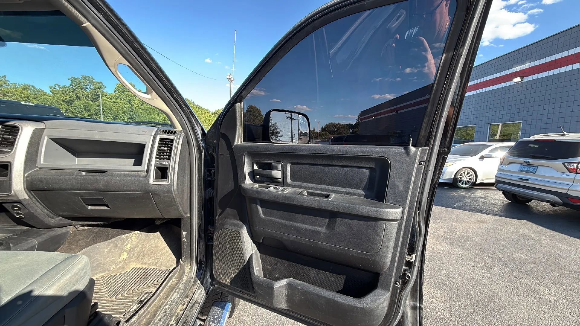 Used 2015 RAM 2500 Tradesman w/ Chrome Appearance Group image 18