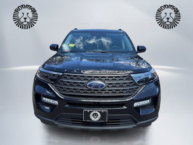 Used 2023 Ford Explorer XLT w/ Equipment Group 202A AWD/4WD image 2