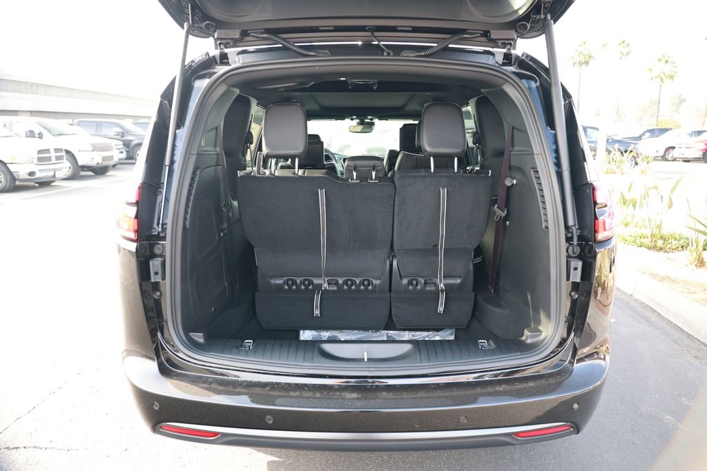 New 2026 Chrysler Pacifica Limited image 34