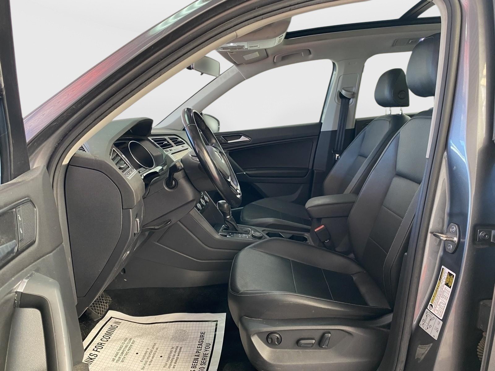 Used 2018 Volkswagen Tiguan SEL AWD/4WD image 19