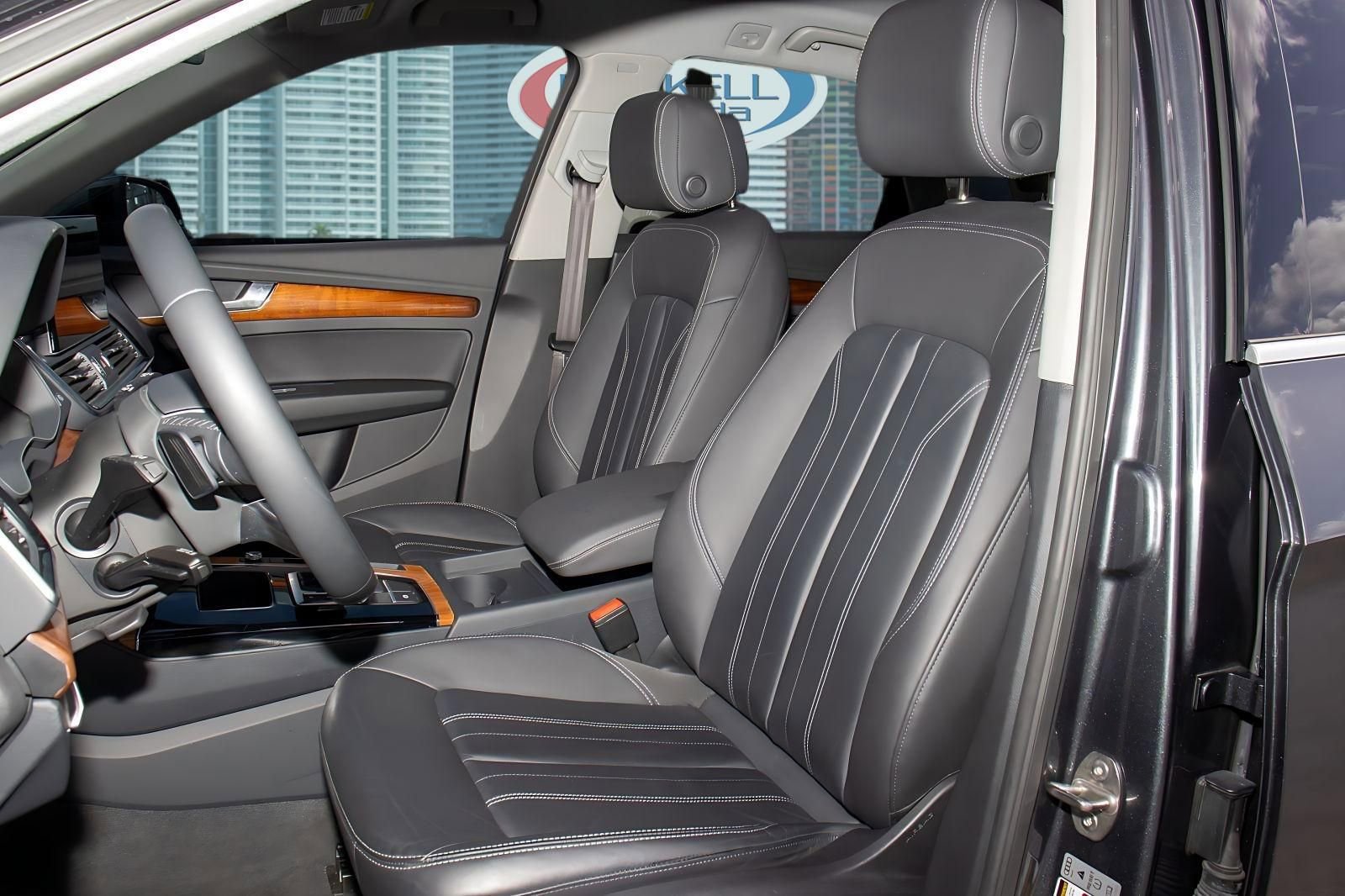 Used 2023 Audi Q5 2.0T Premium w/ Convenience Package image 6