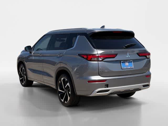 Used 2024 Mitsubishi Outlander SEL FWD image 3