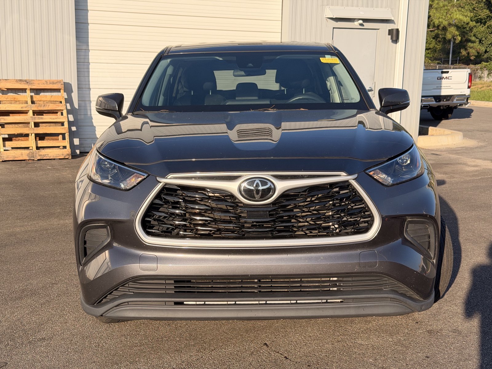 Used 2023 Toyota Highlander L AWD/4WD image 6