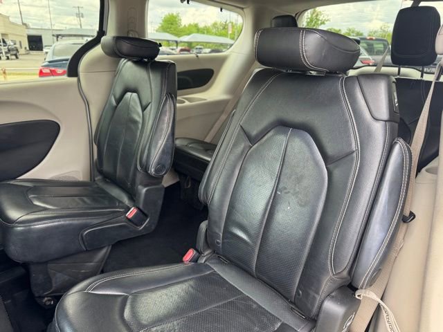 Used 2022 Chrysler Pacifica Touring-L image 13