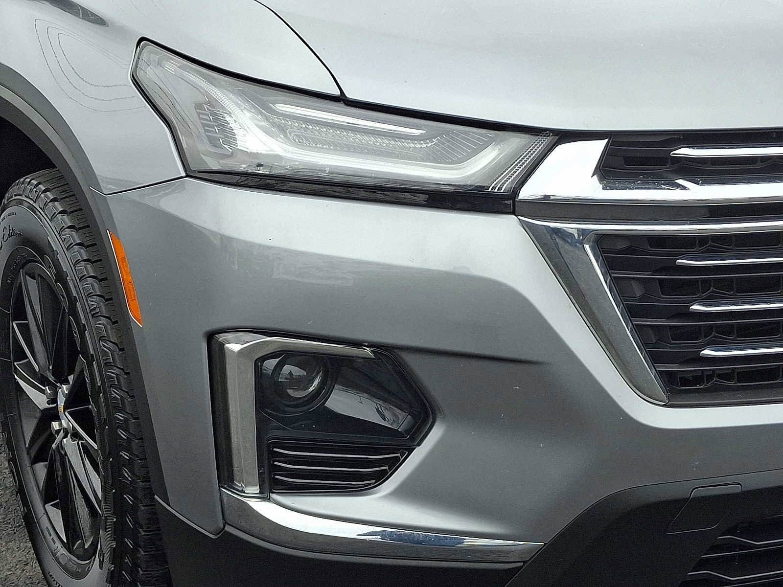 Used 2023 Chevrolet Traverse LT image 9