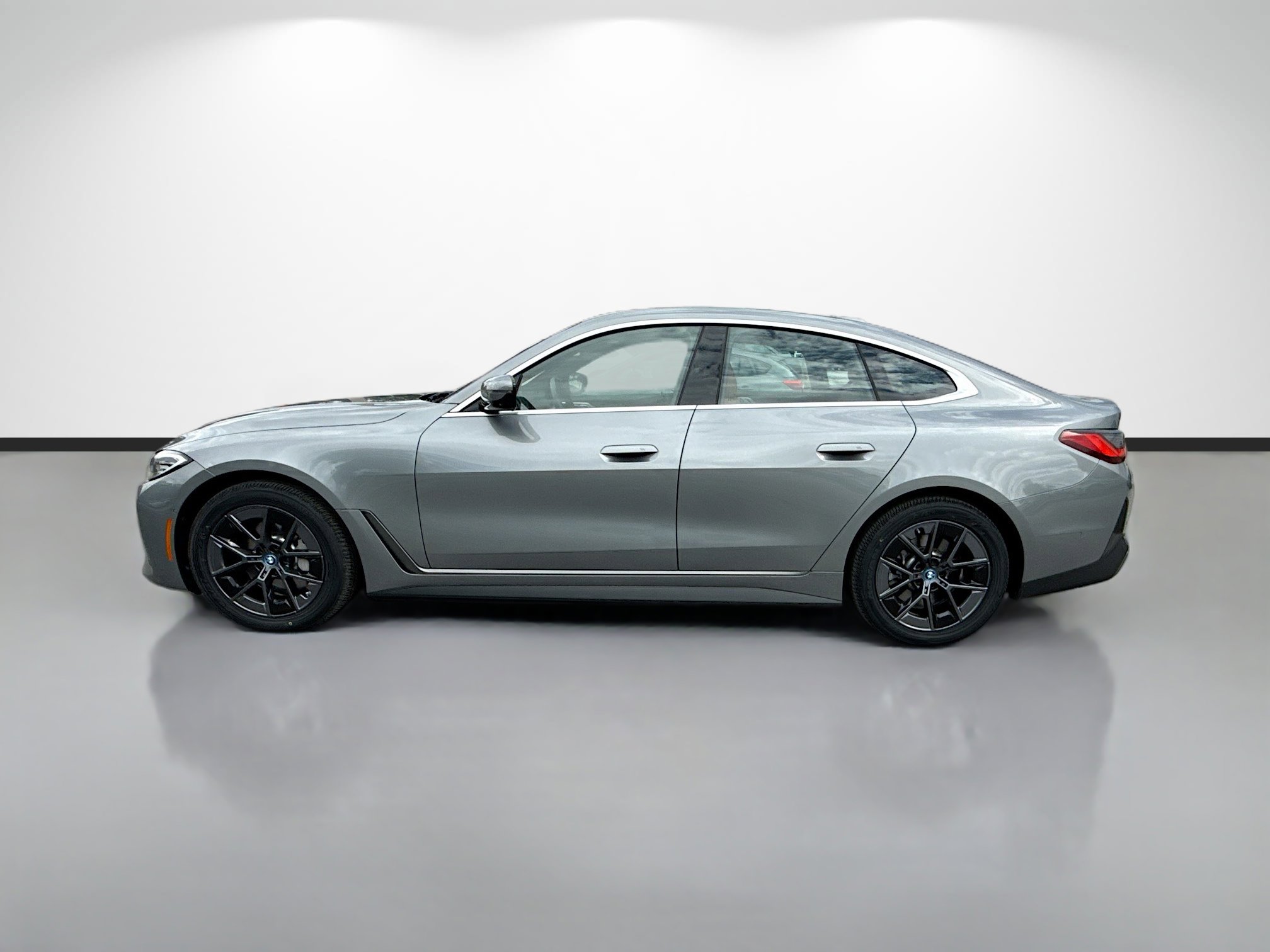 Used 2024 BMW i4 eDrive35 w/ Premium Package RWD image 6