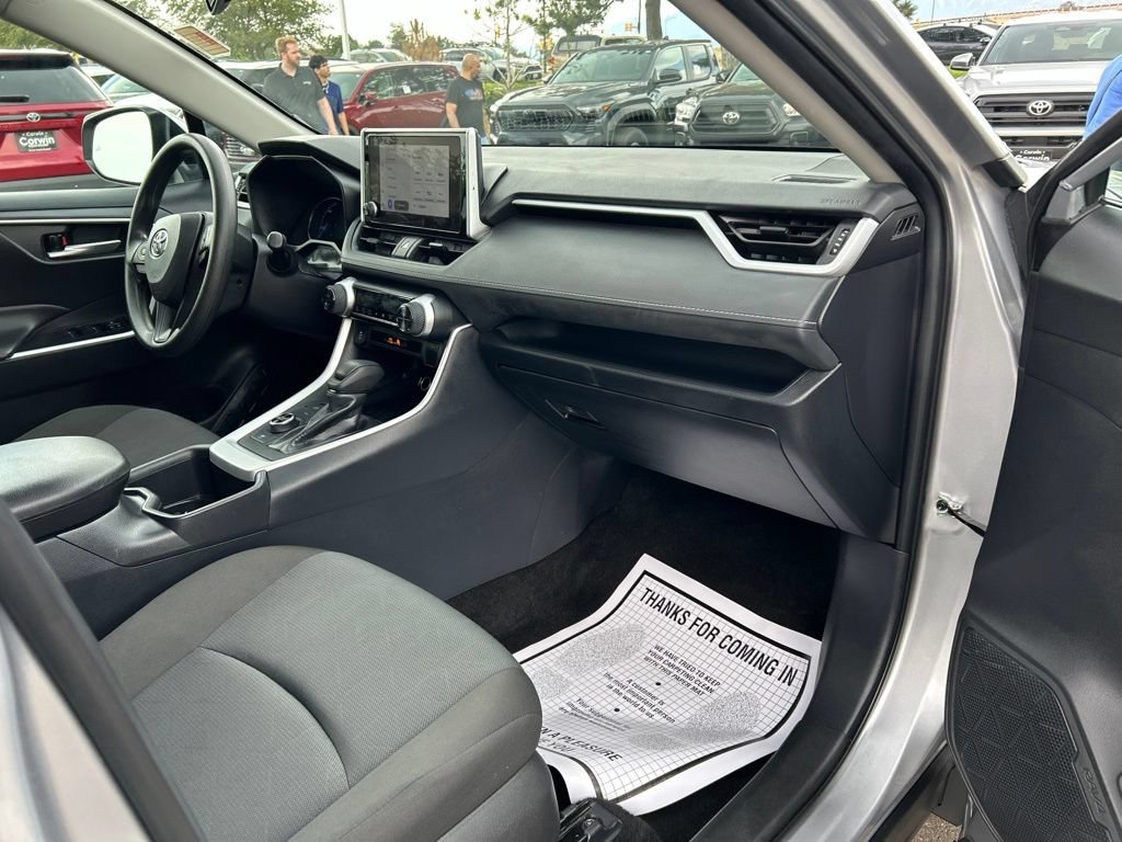 Used 2025 Toyota RAV4 XLE AWD/4WD image 10