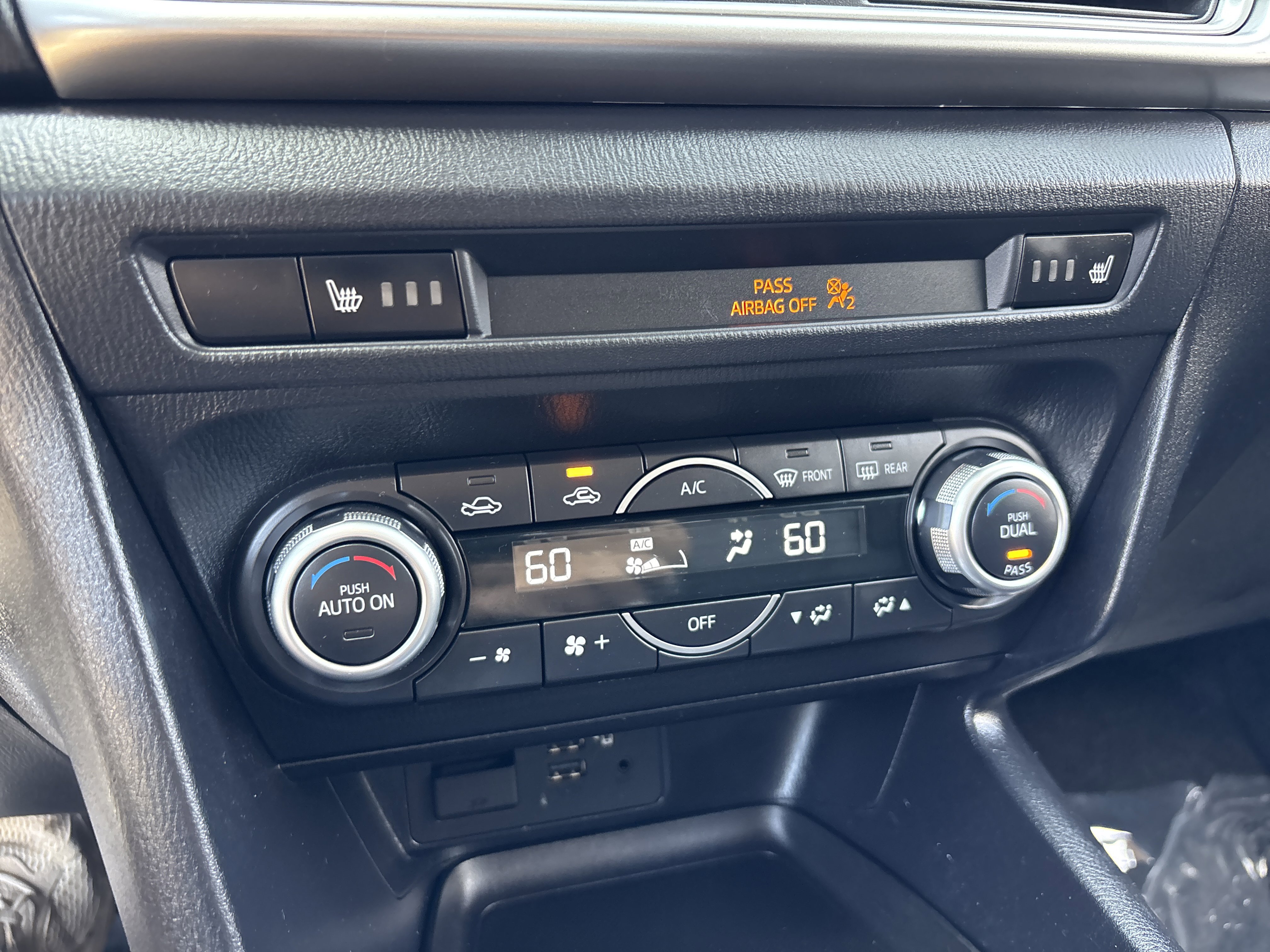 Used 2018 MAZDA MAZDA3 Touring FWD image 23