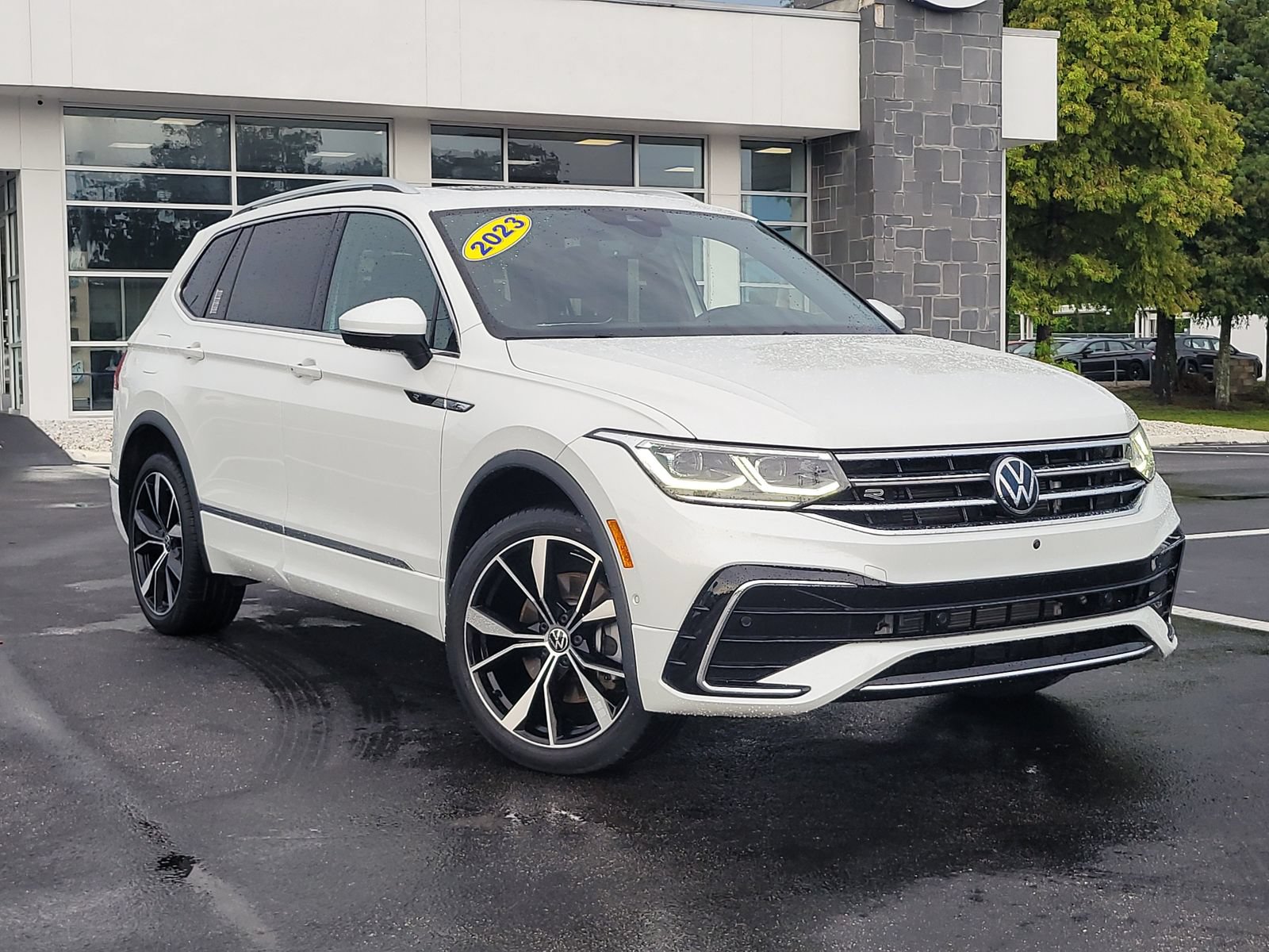 Used 2023 Volkswagen Tiguan SEL R-Line AWD/4WD image 34