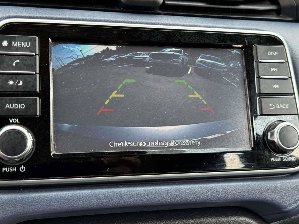 Used 2024 Nissan Versa SV FWD image 5