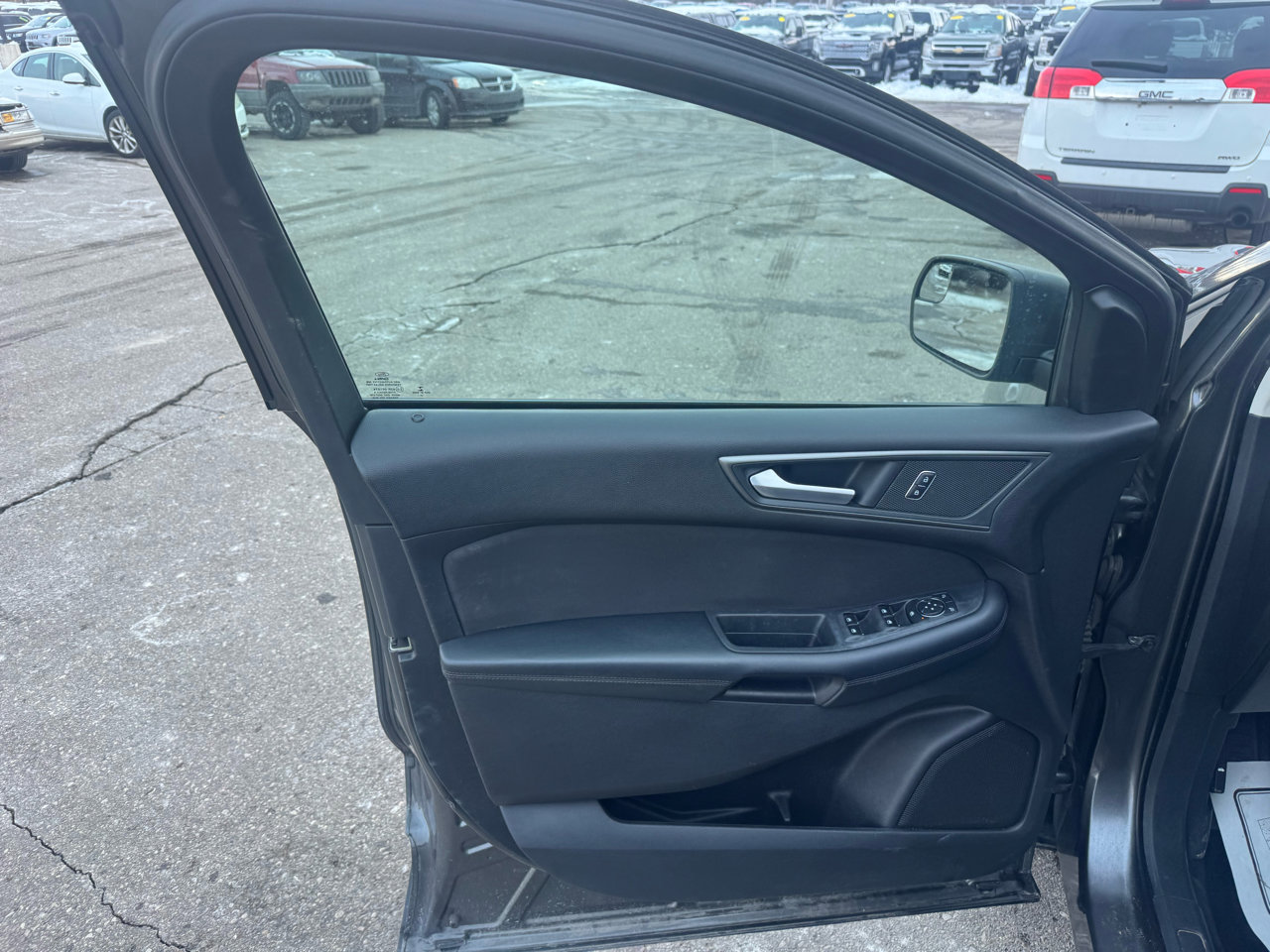 Used 2018 Ford Edge SE image 15