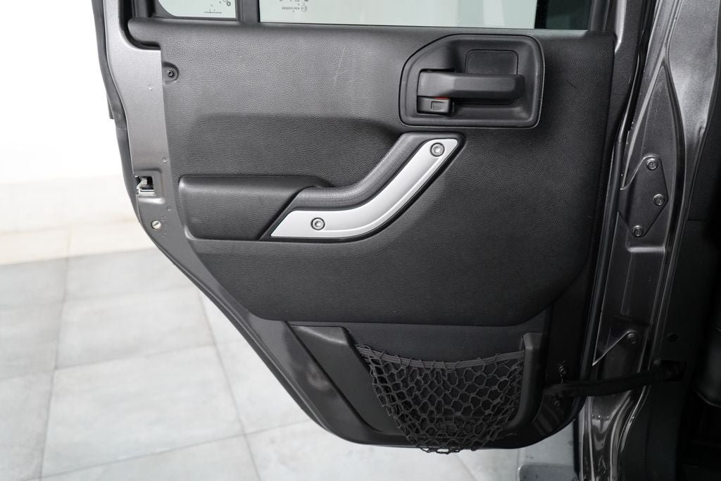 Used 2014 Jeep Wrangler Unlimited Sahara w/ Connectivity Group AWD/4WD image 27