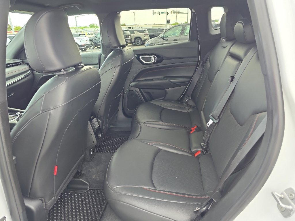 Used 2025 Jeep Compass Trailhawk AWD/4WD image 19